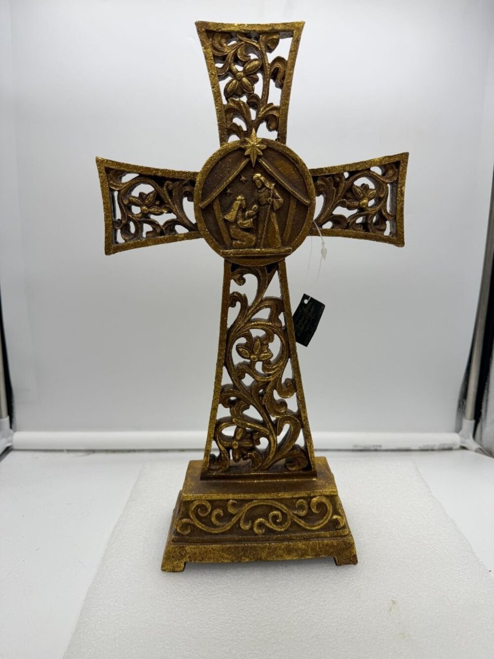NWT Robert Stanley Large Cross with Nativity Scene in Center Christmas Decor